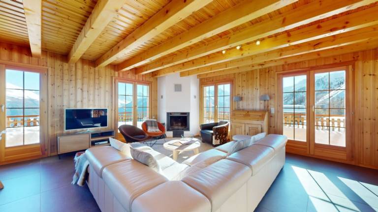 Chalet with patio & garden — photo 3