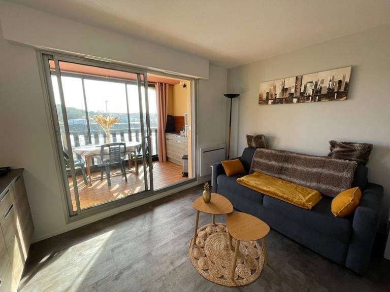 Holiday apartment with pool in Dax