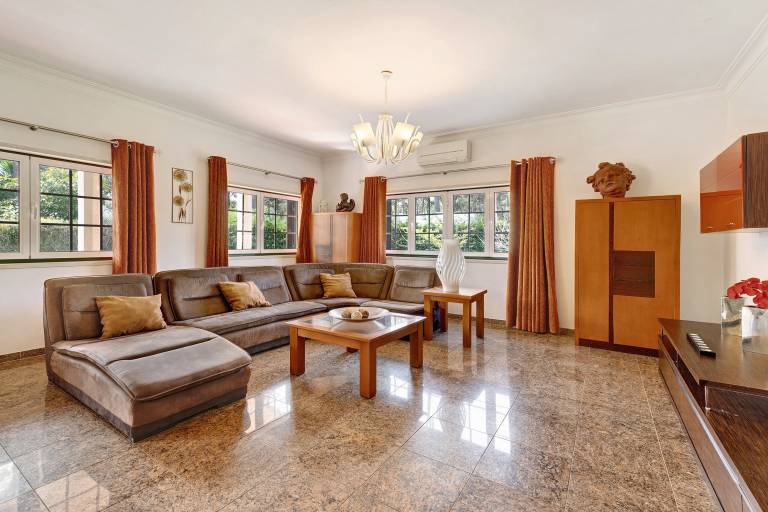 Family Friendly Villa Aroeira Golf with Pool, Garden, A/C & Wi-Fi — photo 4