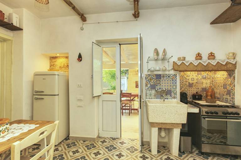 Late 19th-century Mediterranean house with pool — photo 5