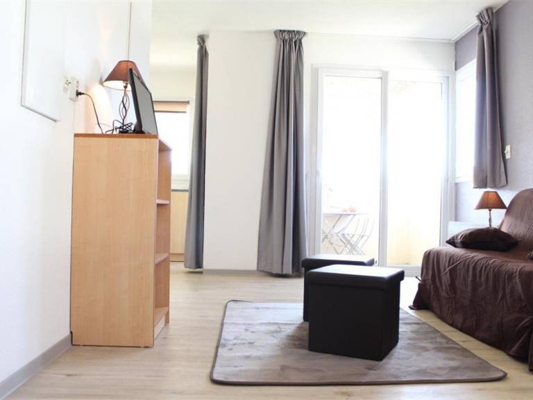 Holiday apartment with pool — photo 2
