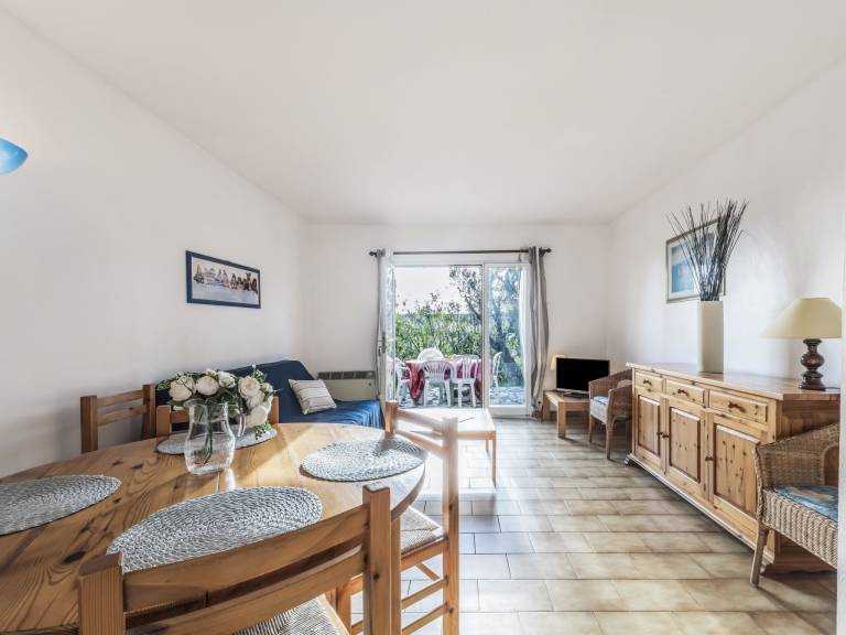 Pleasant vacation home with pool & terrace | Dogs allowed — photo 3