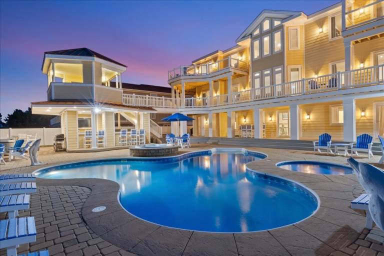 Palazzo Oceanfront Private Pool, Hot Tub, Dog Friendly in Virginia Beach, VA