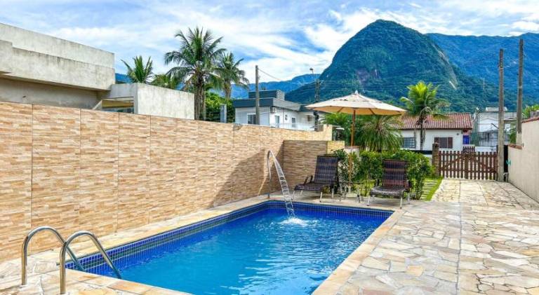 Vacation home with pool in Bertioga