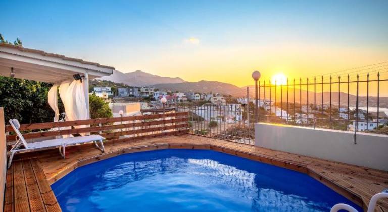 Holiday apartment with grill, garden & private pool in Heraklion