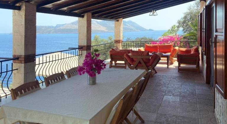 Villa with private pool, patio & jacuzzi — photo 4