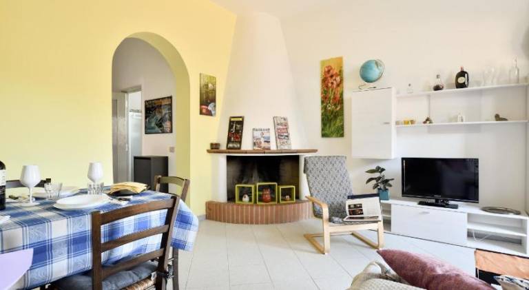 Apartment with patio, barbecue & garden — photo 2