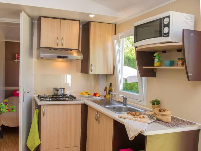 Children-friendly beautiful mobile home with patio & heated pool | Pet-friendly — photo 5