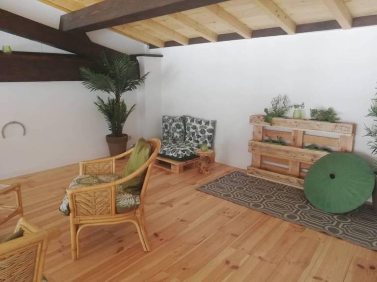 Gite with BBQ, patio & yard — photo 4