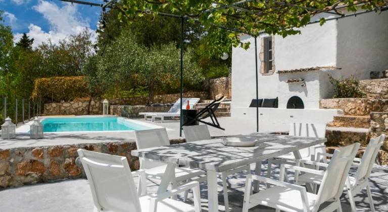 Villa with garden, terrace & private pool — photo 2
