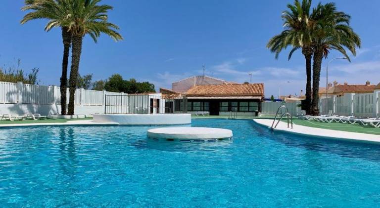 Apartment with terrace, yard & pool — photo 4