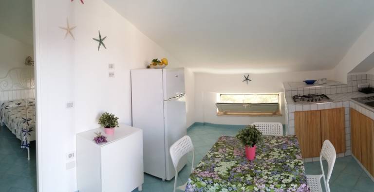 Family-friendly holiday apartment with pool, garden & patio | Sea view | Beach nearby | Pet-friendly — photo 5