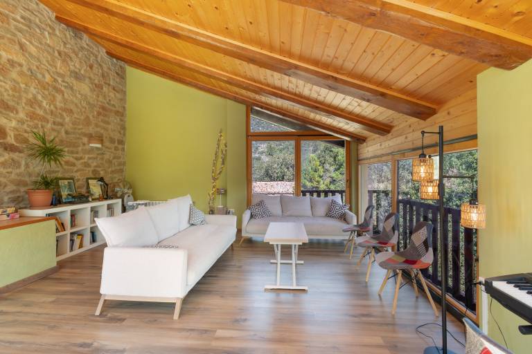 Family-friendly lovely vacation home with pool, BBQ & yard | Garden view | Perfect for remote work | Pets allowed — photo 3