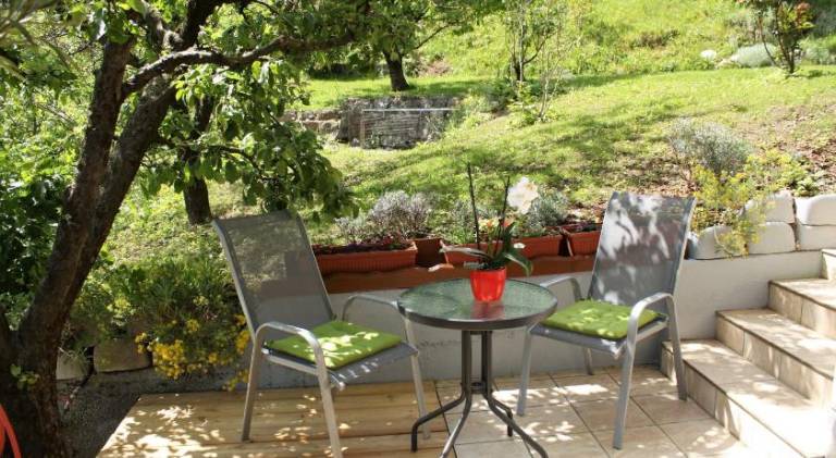 Holiday apartment with garden, BBQ & patio | Perfect for remote work — photo 3