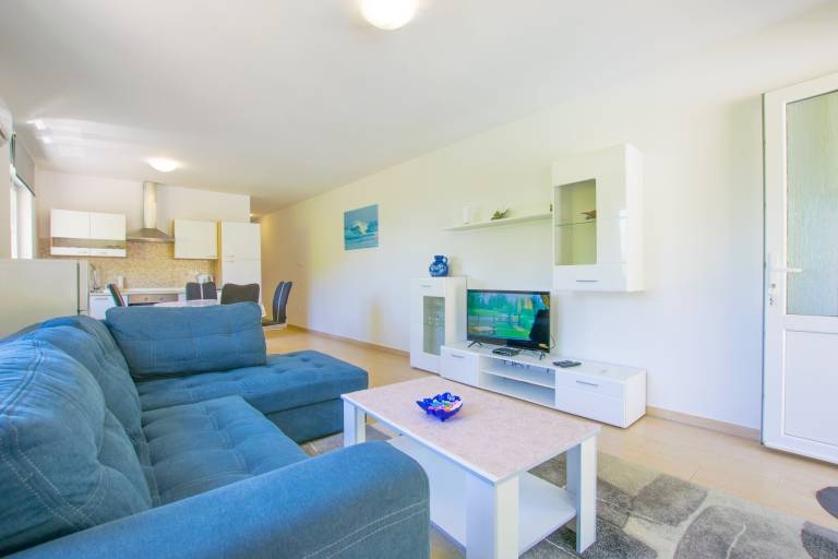 House with private pool, terrace & yard | Pets are welcome — photo 2