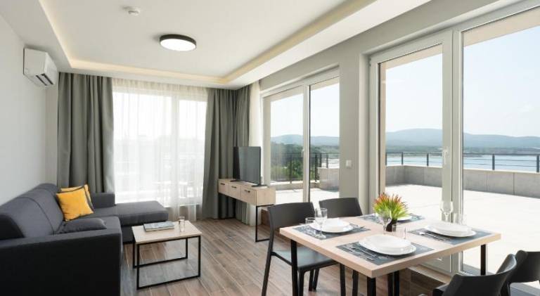 Serviced apartment with pool, garden & terrace | Beach nearby | Dogs allowed — photo 2