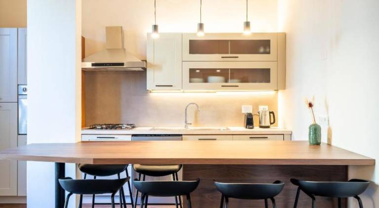 Fully equipped rental apartment with patio | Perfect for remote work | Pets allowed — photo 2