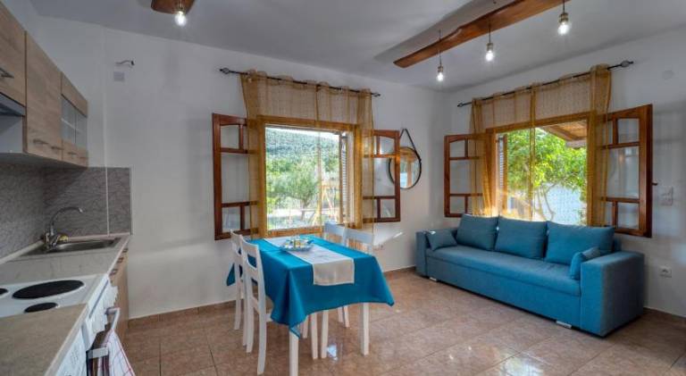 Vacation home with terrace, garden & grill in South Pelion