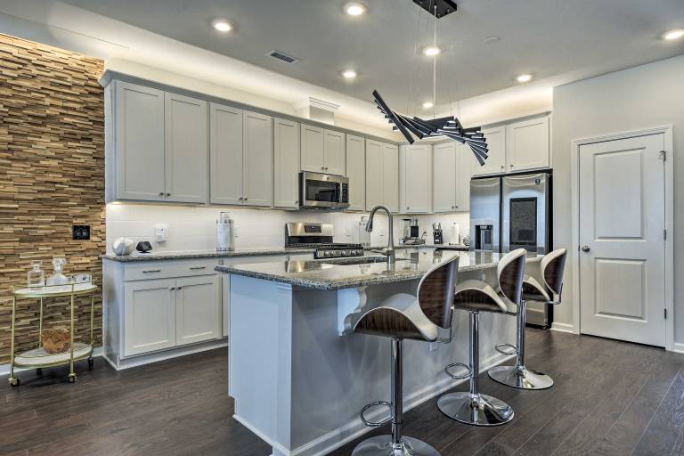 Sleek Durham Townhome Near Dtwn w/ Balcony! — photo 2