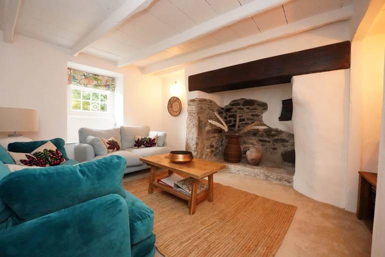 Cottage with yard — photo 4