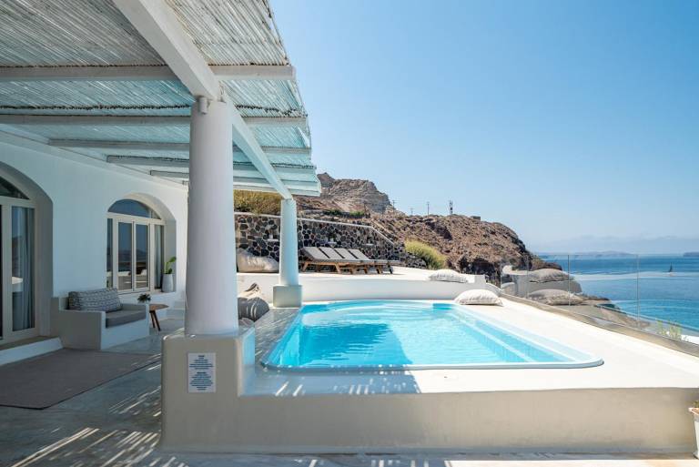 Family-oriented villa with private pool, jacuzzi & terrace | Sea view | Close to the beach | Pet-friendly — photo 3