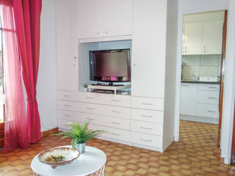 Holiday apartment with terrace & barbecue — photo 5