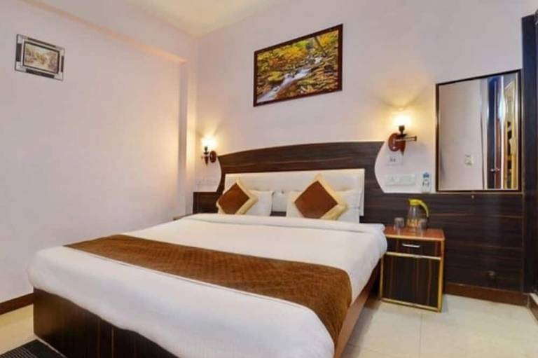 Hotel Palm tree Near Taj Mahal Agra