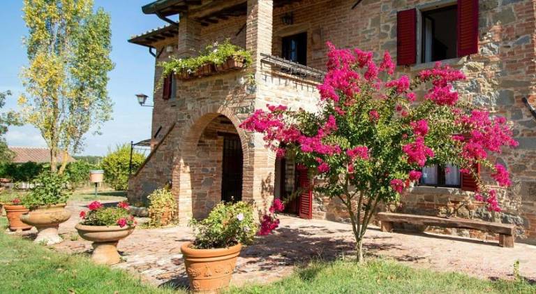 Nice serviced apartment with barbecue, terrace & pool | Dogs allowed in Cortona