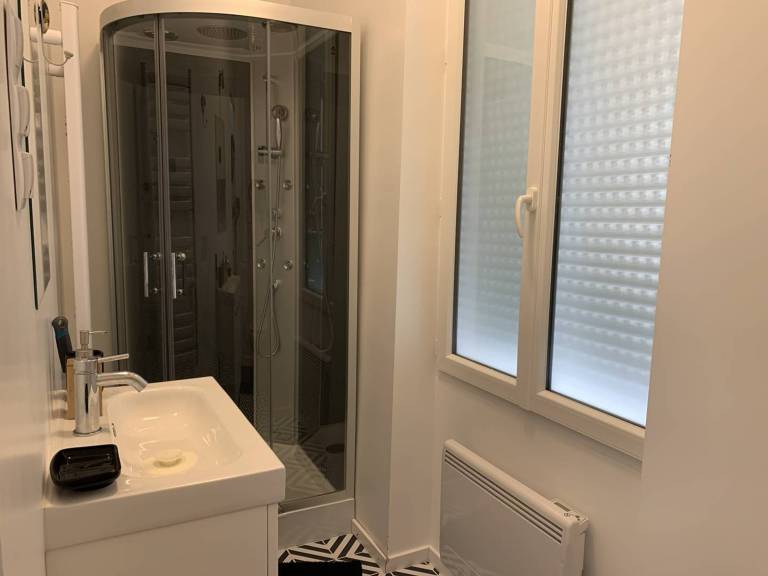 Cozy Stay in Reims with Parking and Private Terrace — photo 5