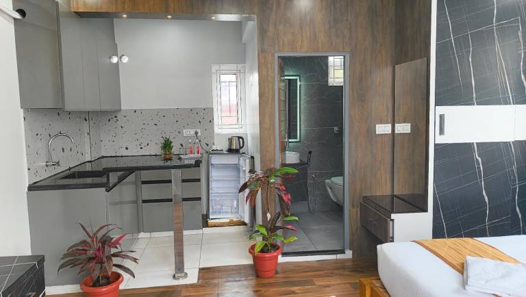 VIN HOTEL HENNUR CROSS