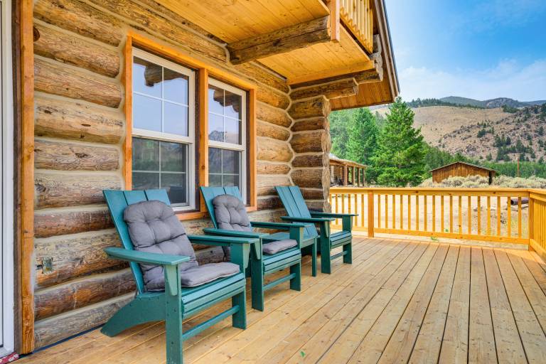 Riverfront Montana Log Cabin w/ Mountain Views! — photo 2