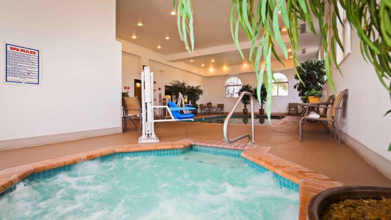 Best Western Plus Deer Park Hotel and Suites — photo 3