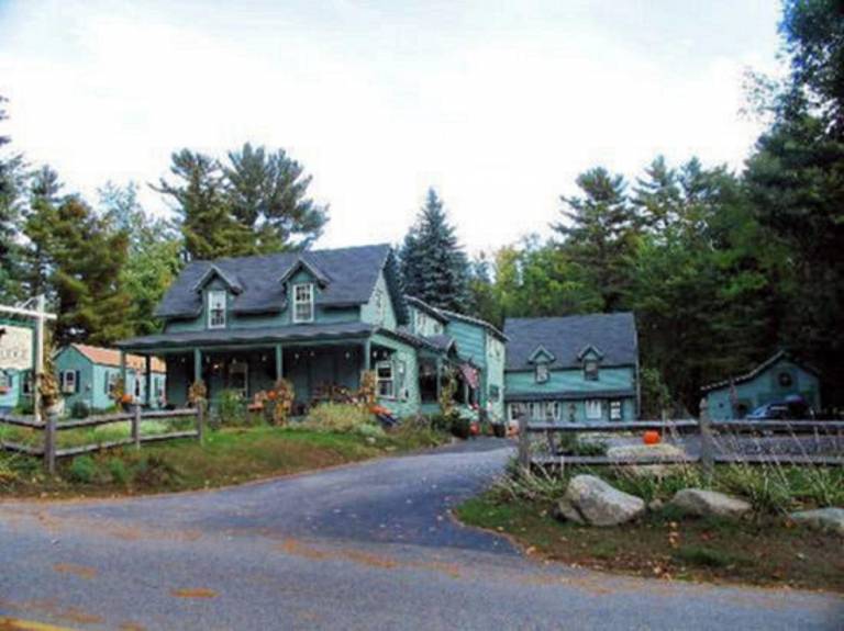 Spruce Moose Lodge and Cottages in North Conway, NH