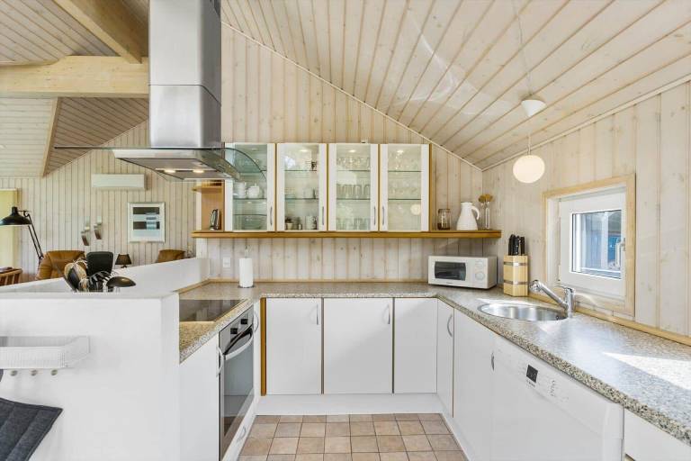 House with jacuzzi, grill & sauna — photo 4
