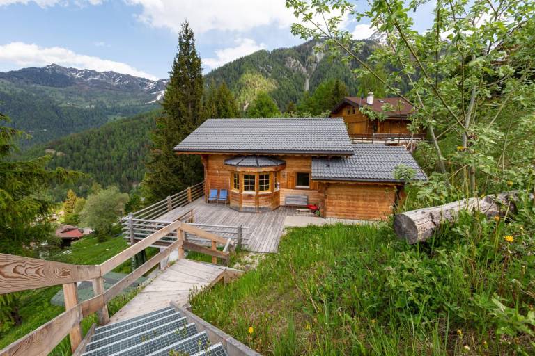 Chalet with sauna, patio & hot tub — photo 5