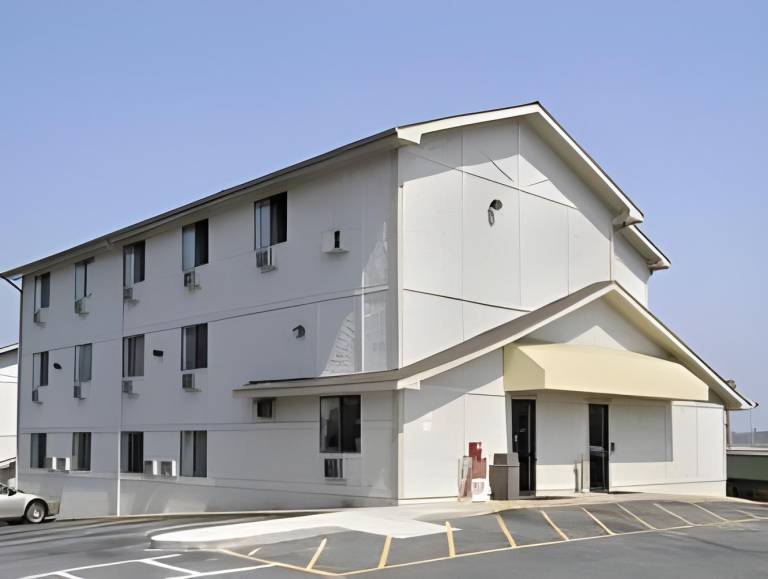 Super 8 By Wyndham Columbus Airport in Columbus, GA