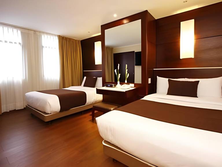 Hotel Reina Isabel