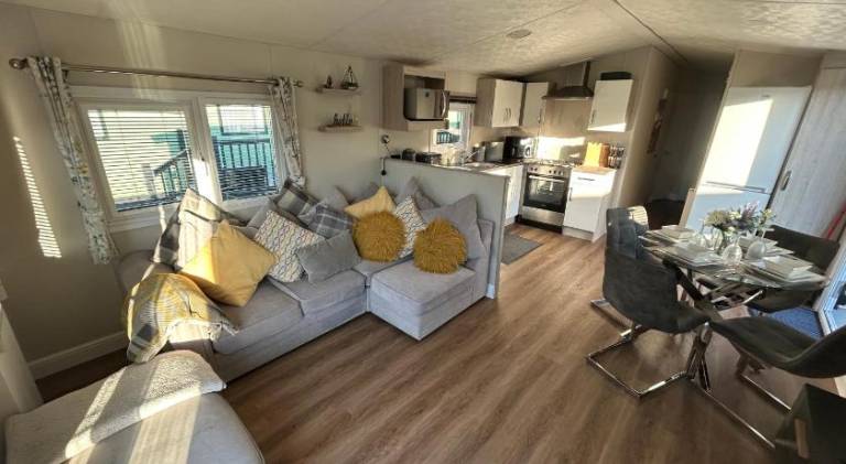 Lodge with patio, yard & pool | Pets are welcome — photo 3
