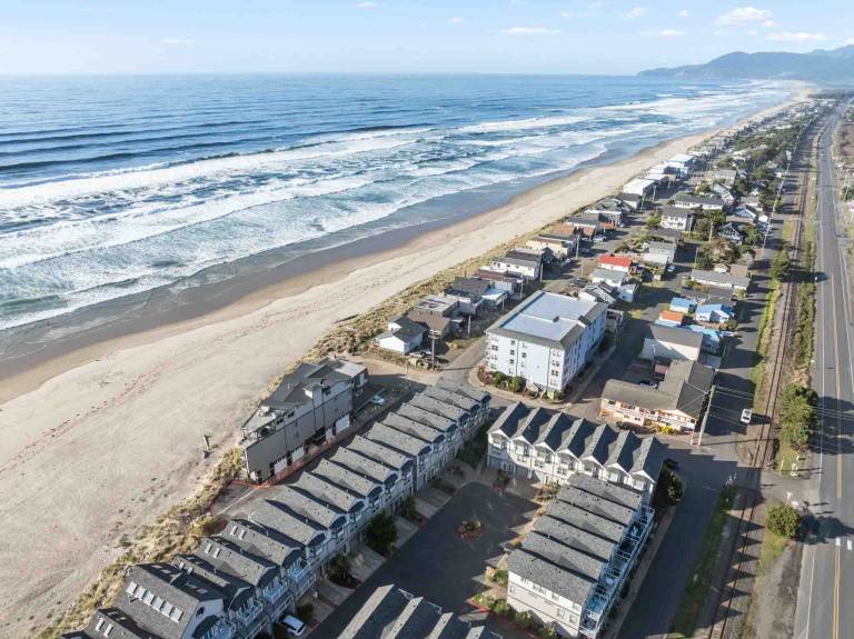 Sea La Vie - Rockaway Beach — photo 2