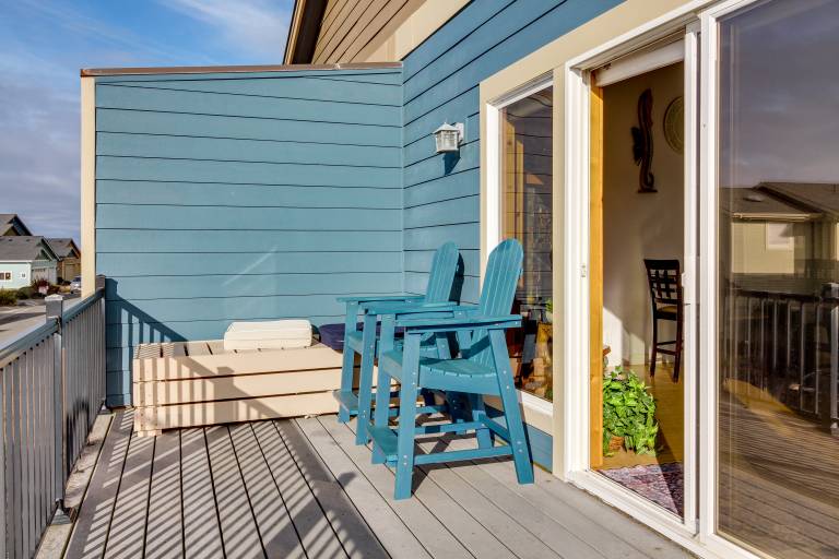 Stroll to Shore: Retreat w/ Balcony in Gold Beach — photo 5