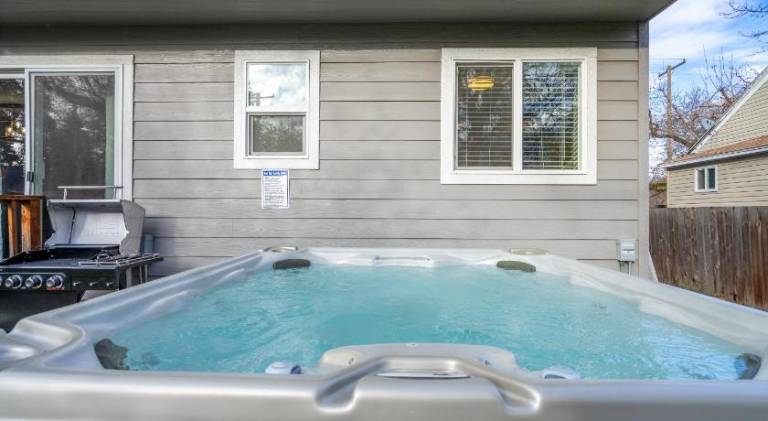 Nice vacation home with hot tub | Pets are welcome — photo 3
