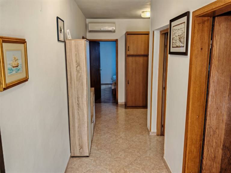 Apartment with yard, barbecue & terrace — photo 3