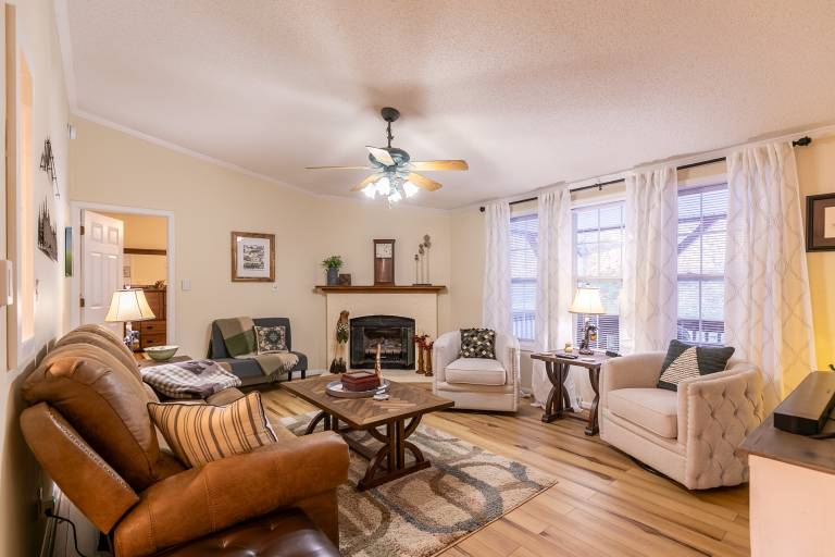 Children-friendly charming vacation home with hot tub & grill | Mountain view | Pet-friendly — photo 2