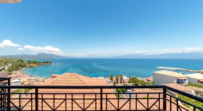 Rental apartment with terrace in Pylos-Nestoras