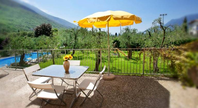 Serviced apartment with garden, barbeque & pool — photo 4