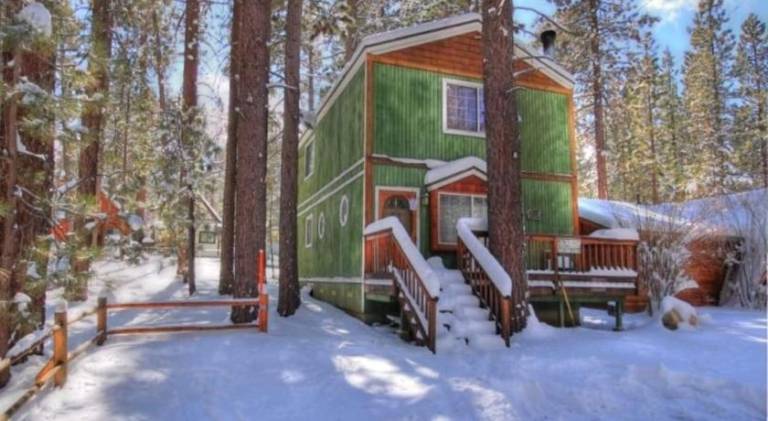 Vacation home with grill & yard — photo 4