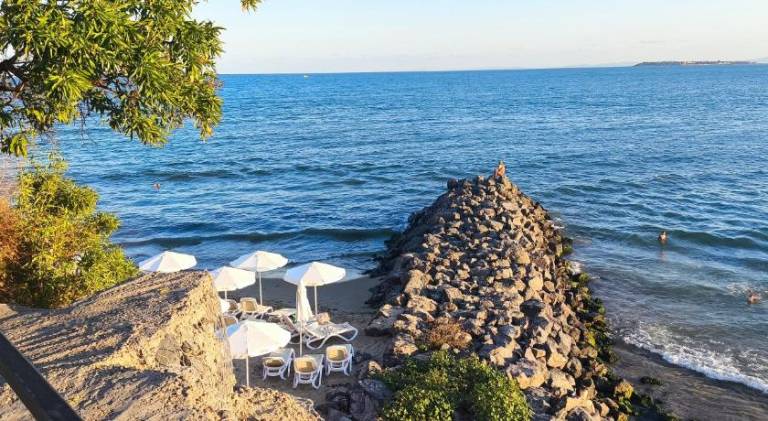 Fully equipped lovely holiday apartment with private pool, terrace & yard | Close to the beach | Pet-friendly — photo 3