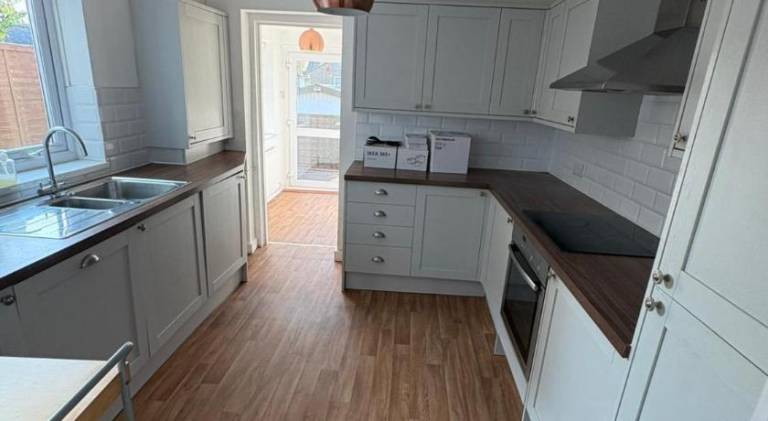 Vacation home with 4 rooms for 10 persons in Eastbourne