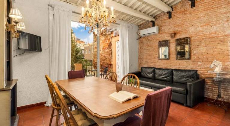 Wonderful holiday apartment with terrace | Near Casa Milà | Dogs allowed in Barcelona