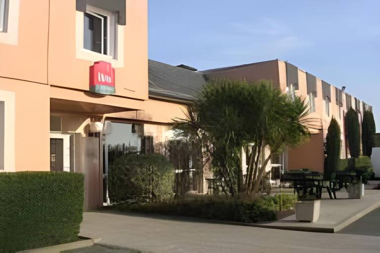 Ibis Saint-Malo La Madeleine in Saint-Jouan-des-Guerets